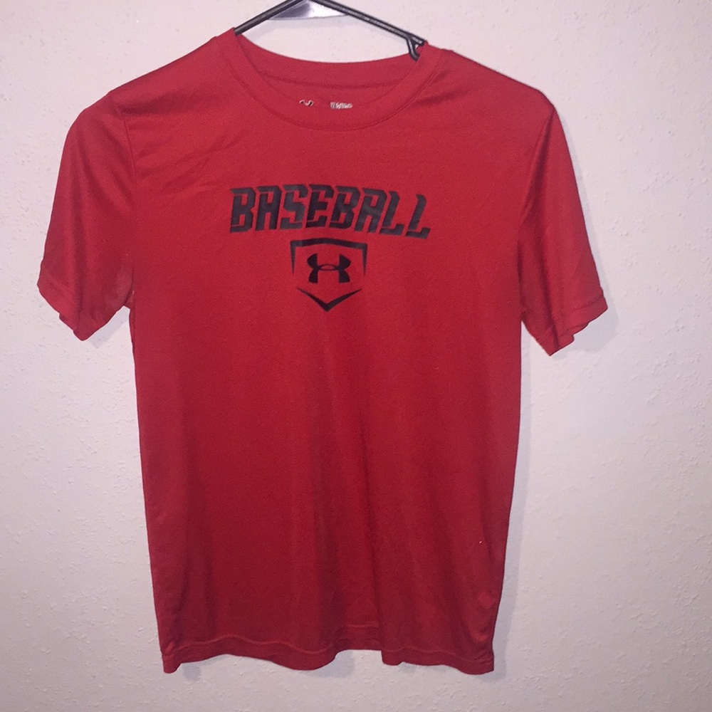 Red underarmour short sleeve
